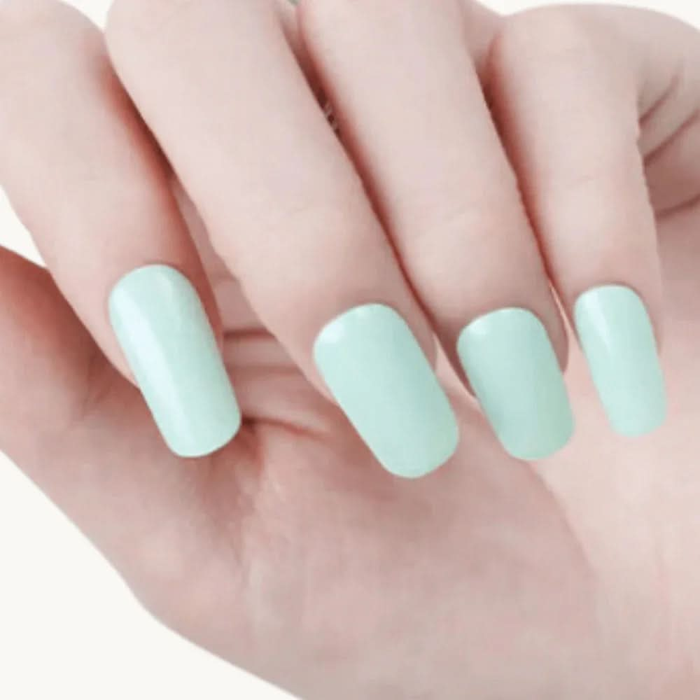 ongles en gel vert pastel
