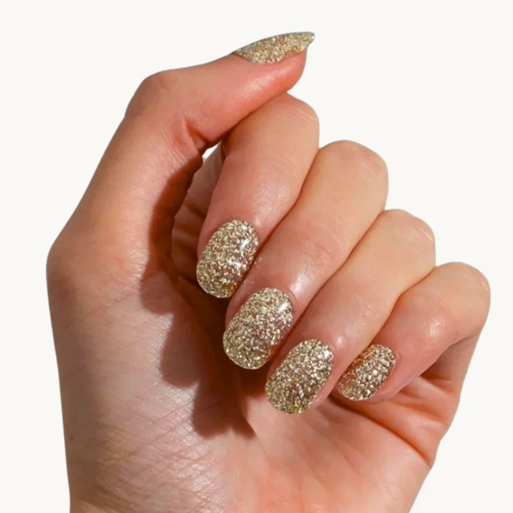 manucure gel dorée paillete