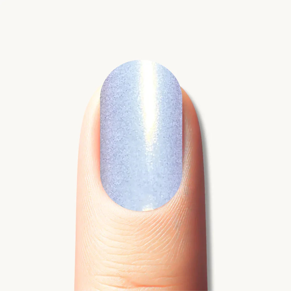 manucure bleu chrome