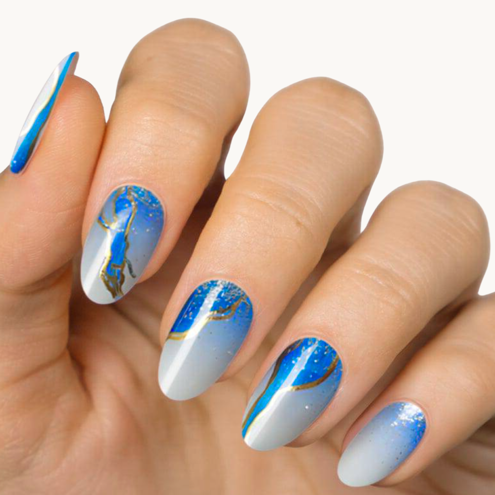 nail art bleu clair