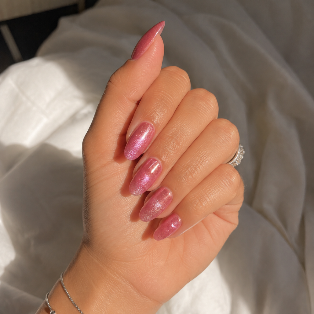 Bandes de gel UV du modèle PRUE à poser chez soi – Glaam Nails