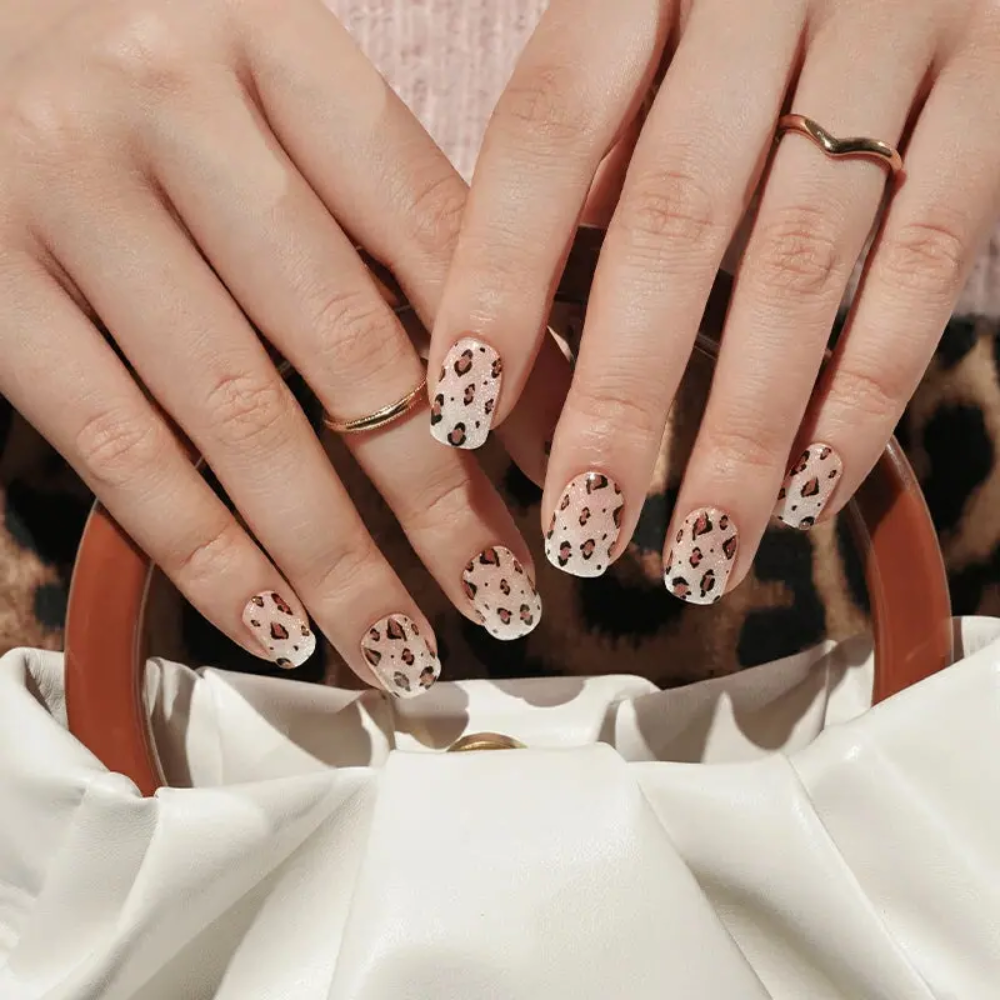 Bandes de gel UV du modèle BELLA à poser chez soi – Glaam Nails