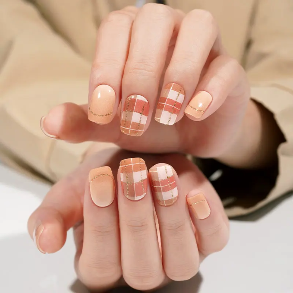 Bandes de gel UV du modèle AMY à poser chez soi – Glaam Nails