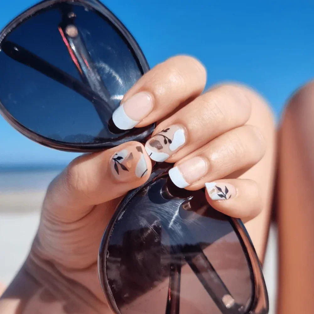 Bandes de gel UV du modèle NAYA à poser chez soi – Glaam Nails