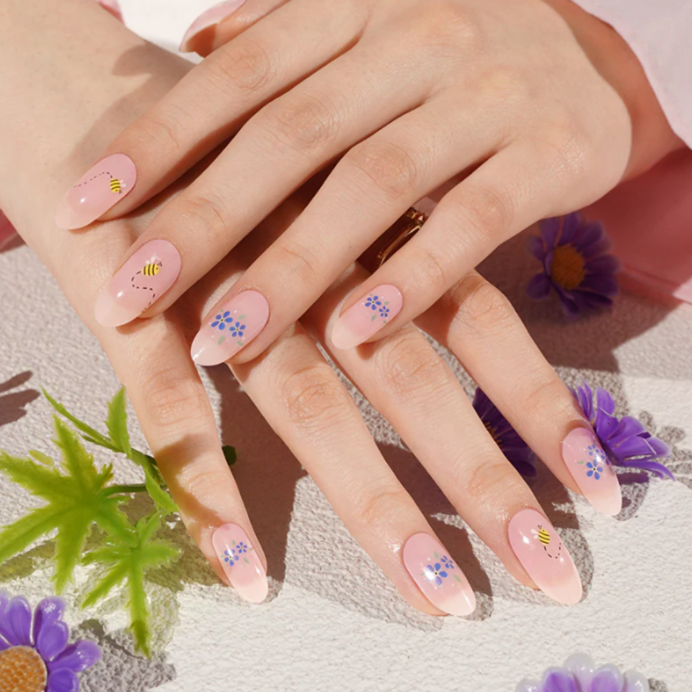 Bandes de gel UV du modèle ASTRID à poser chez soi – Glaam Nails