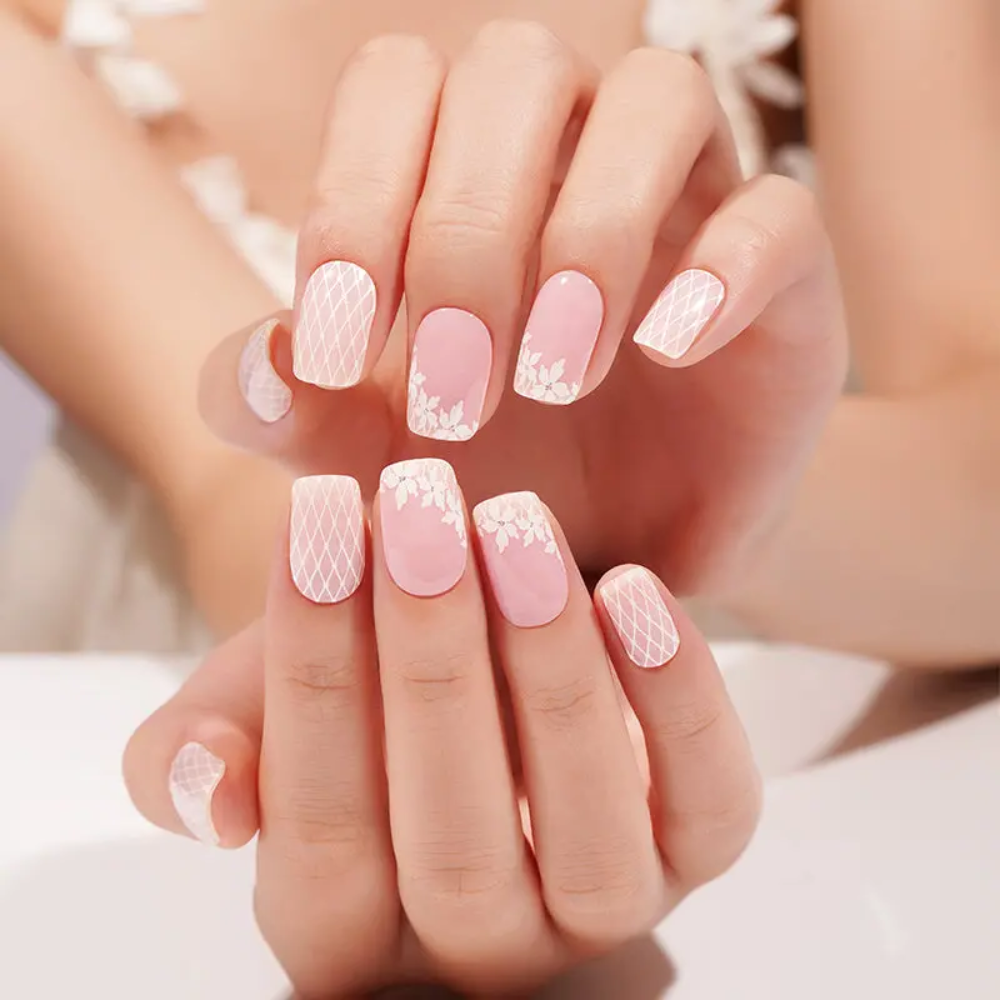 Bandes de gel UV du modèle INAYA à poser chez soi – Glaam Nails