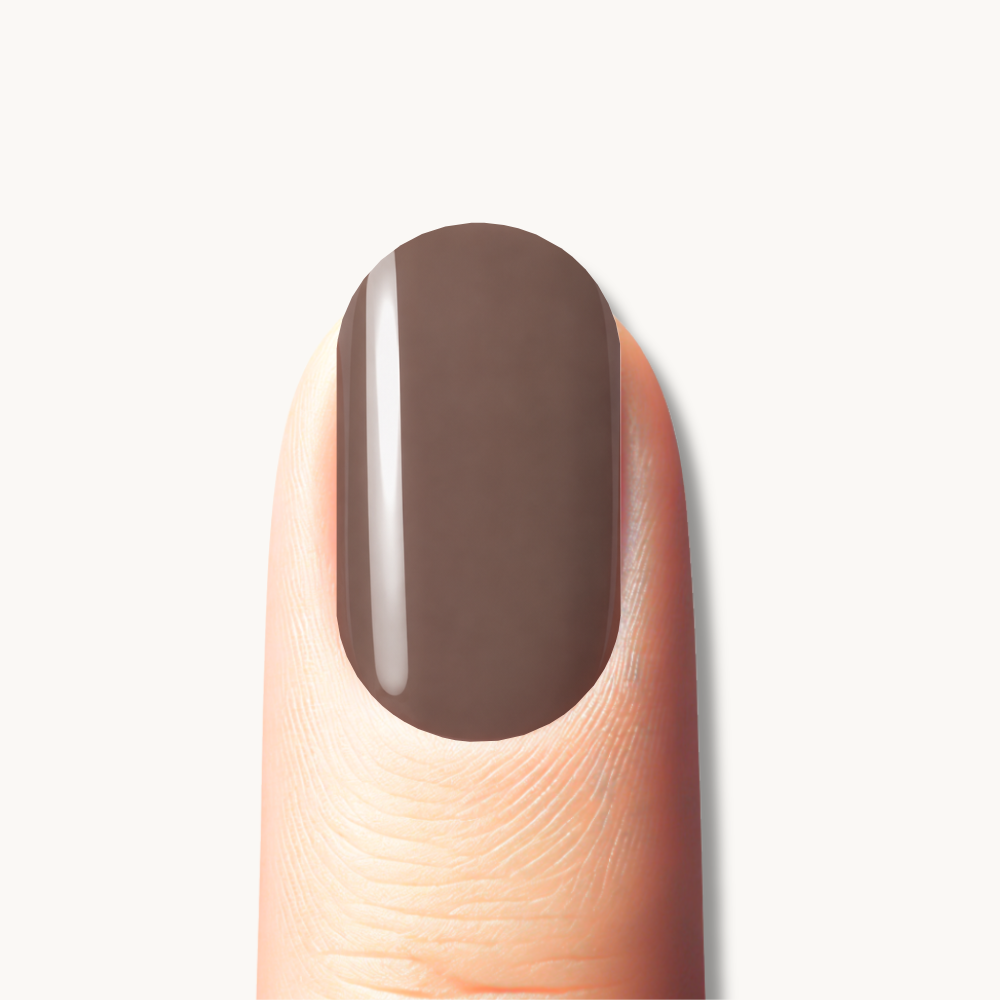 Ongle en gel BROOKE taupe chocolat uni : détail du design sur un seul doigt