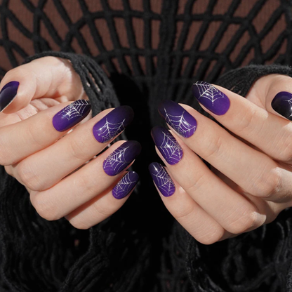 Ongles en gel violet toile d araignée